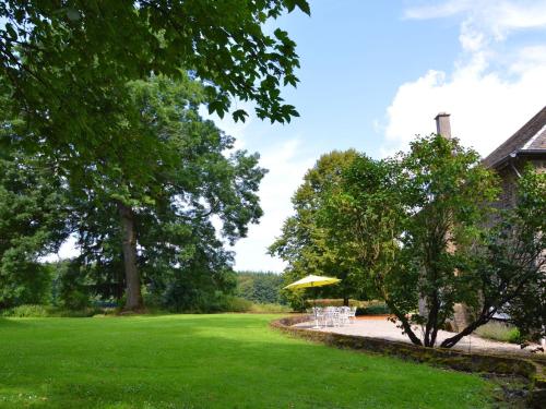 Delightful Castle in Bastogne with bubble bath