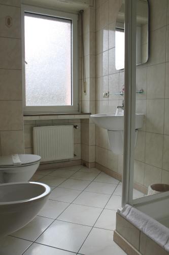 Yasha Hotel - image 4