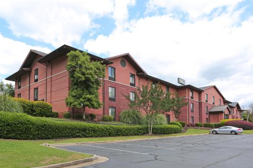 Suburban Studios Macon North in Macon, USA