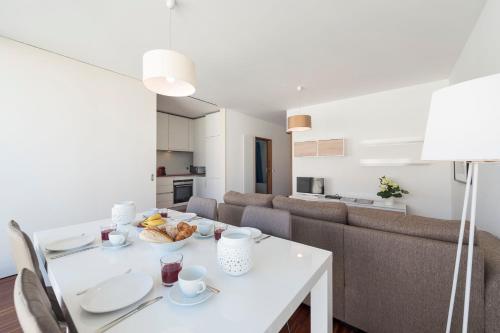LovelyStay - Casas Brancas - Modern Apartment with Balcony & free private parking, Porto (fotografie 3)