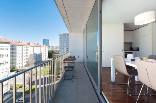 LovelyStay - Casas Brancas - Modern Apartment with Balcony & free private parking, Porto (fotografie 7)