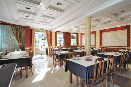 ห้องอาหาร, Colina do Ave Alojamento Local in วิลลา โนวา เดอ ฟามาลิเคา