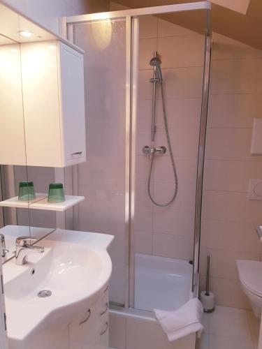 Comfort Single Room image 4