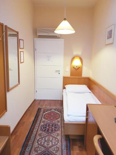 Comfort Single Room image 2