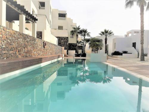 2 bedrooms, 5 beds