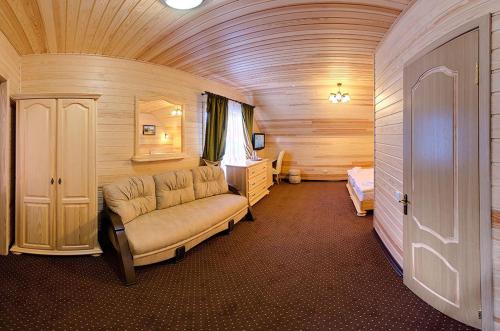 المرافق, Forest House in Selo Tatariv