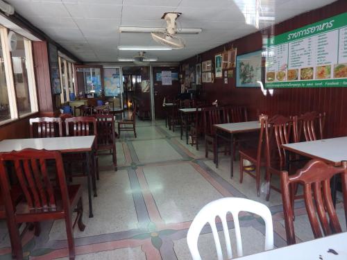 Restaurant, Sakol Hotel near Thao Suranaree (Ya Mo) Monument