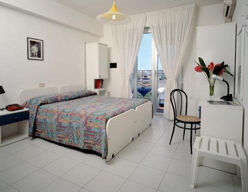 Double or Twin Room with Balcony image 9