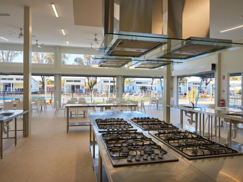 keuken, RAC Cervantes Holiday Park in Cervantes