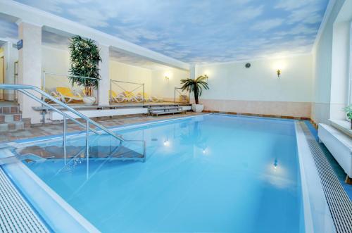 Swimming pool, PTI Hotel Eichwald in Bad Worishofen