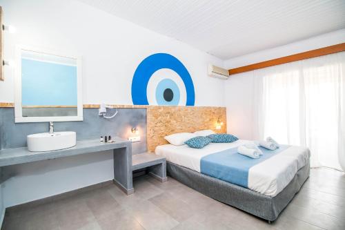 Tinas Plus Hotel Stop at Tinas Studios to discover the wonders of Rhodes. The property features a wide range of facilities to make your stay a pleasant experience. All the necessary facilities, including free Wi-Fi i