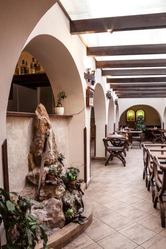 Excalibur Penzion a Restaurace - image 6