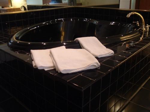 โคโลเนียล อินน์ โมเต็ล (Colonial Inn Motel) in เมอร์เซอร์ (PA)