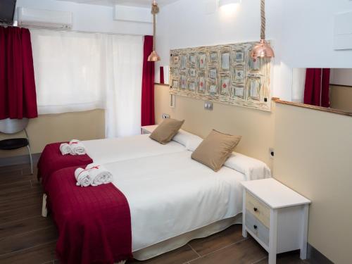 Double or Twin Room image 3