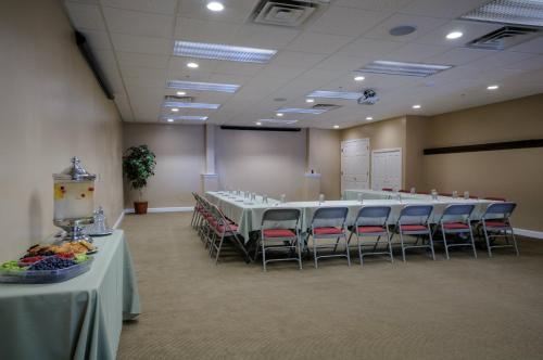 Grass Valley Courtyard Suites - 연회장