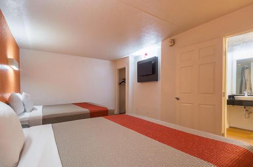 Motel 6-Garland, TX - Garland - Northwest Hwy The 2-star Motel 6 Garland Northwest Highway offers comfort and convenience whether youre on business or holiday in Garland (TX). The property features a wide range of facilities to make your stay a 