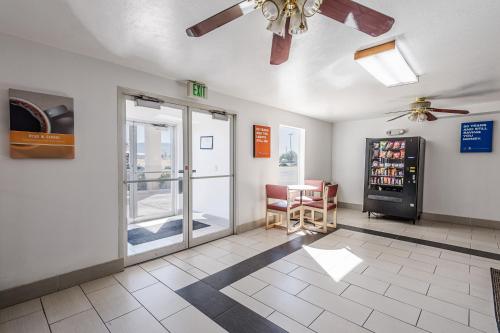 大堂, Motel 6 Beaver, UT in 比弗