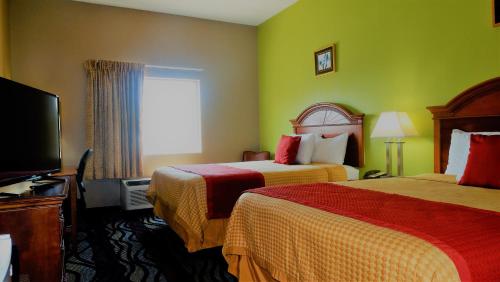 Oak Tree Inn & Suites