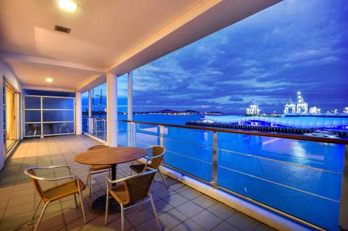 QV Stays Absolute Waterfront Stunner, Auckland