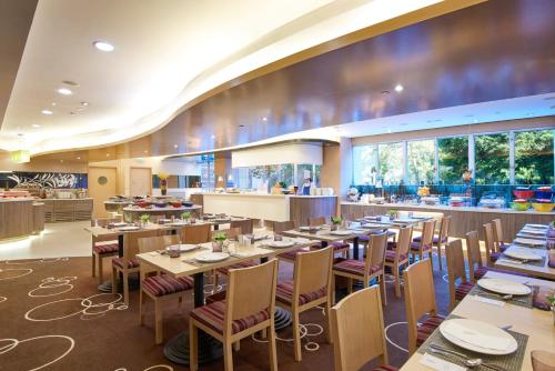 Restaurant, The Cityview - Chinese YMCA of Hong Kong in Yau Ma Tei