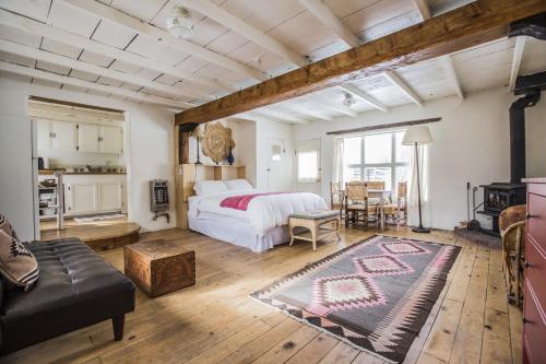 Taos Goji Farm & Eco-Lodge Retreat