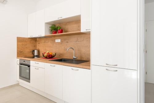 Urban Chic LUXE apartments near Beach Bačvice & CENTRE, Split (photo 7)