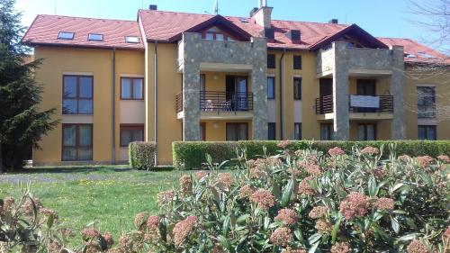  Birdland Mediterrán Apartman, Unterkunft in Bük