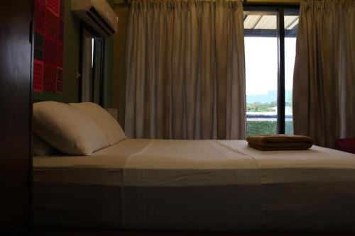 Purple Tree Bed & Breakfast, Manila
