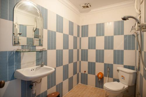 room detail thumbnail 2