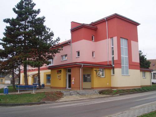 Kulturně Společenské Centrum (Kulturne Spolecenske Centrum) in Hrušky