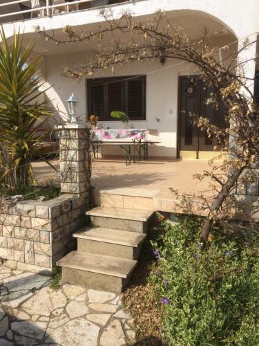  Apartments Ana, Ferienwohnung in Zečevo