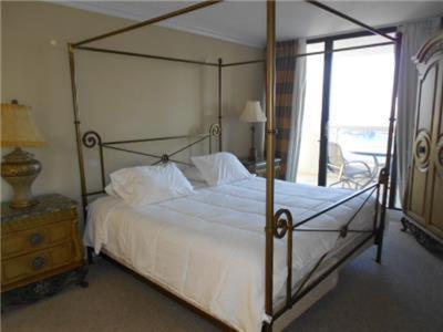 Bayshore One-Bedroom Apartment 2642 - image 3