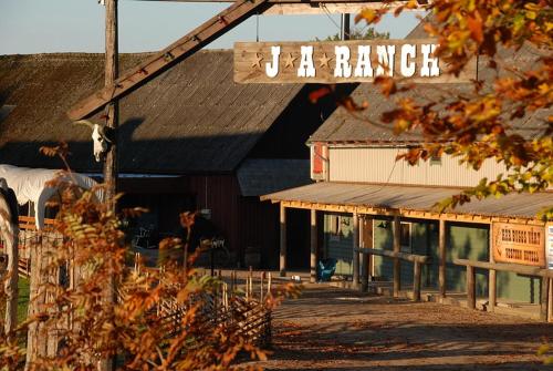 J A Ranch Bed & Breakfast - Strömsnäsbruk