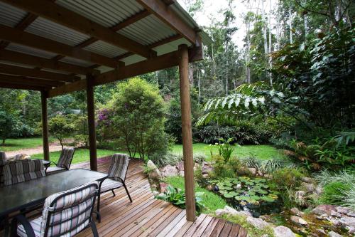 ระเบียง/ชานเรือน, Crater Lakes Rainforest Cottages in เลค เอชแชม