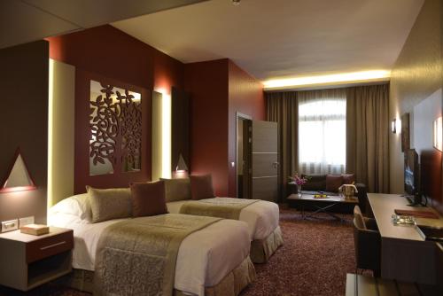Room, deluxe, club