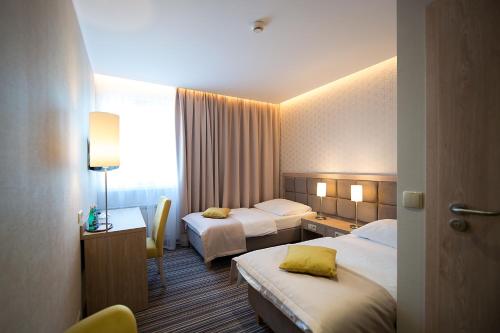 2 twin beds