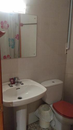 Hostal Porta De Núria - image 14
