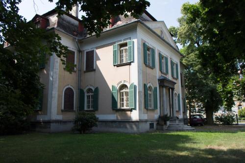 Villa Cafe 2