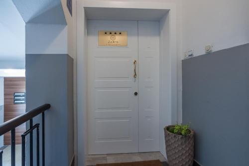 Zadera Accommodation - image 8