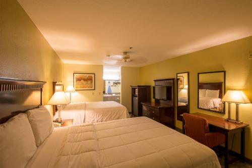 2 queen beds