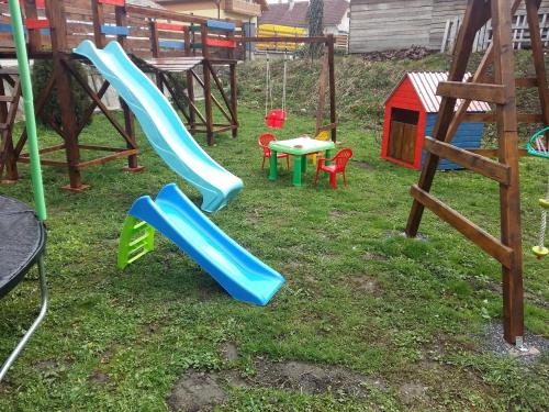 Liptovska Chata pri potoku in Svaty Kriz