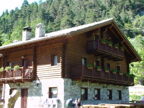  Agriturismo Les Hiboux, Pension in Brusson bei Gressoney-Saint-Jean