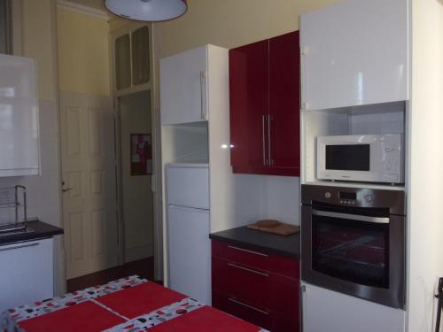 Hostel 402 - image 11