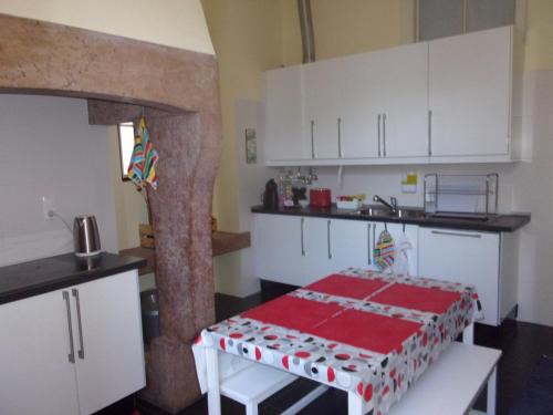 Hostel 402 - image 2