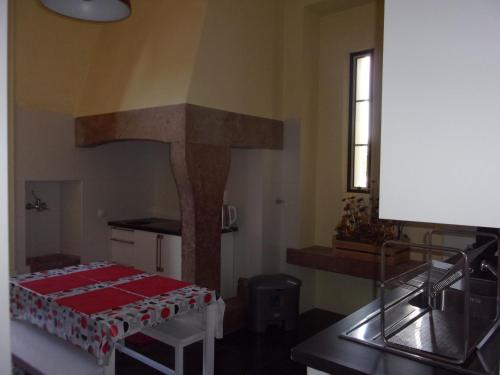 Hostel 402 - image 4