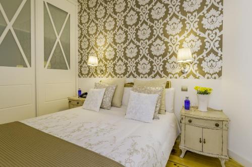 Oriente Palace Apartments - main image