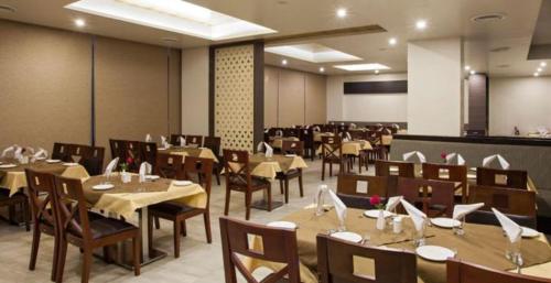 Hotel Rasika Stop at Hotel Rasika Renaissance to discover the wonders of Kolhapur. The property offers a high standard of service and amenities to suit the individual needs of all travelers. Service-minded staff w