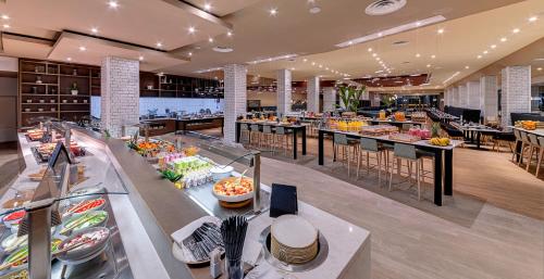 Restaurant, Radisson Blu Resort & Spa, Gran Canaria Mogan in Gran Canaria