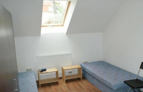 2 twin beds