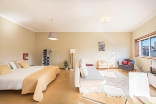 BmyGuest - Santa Catarina Light Apartment, Porto